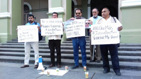 Periodistas de Córdoba se manifestaron para exigir justicia y un rápido esclarecimiento del crimen del periodista Ricardo Monlui Cabrera, ocurrido la mañana de este domingo en el municipio de Yanga. 