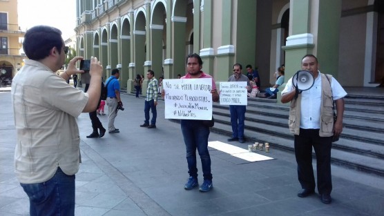 Periodistas de Córdoba se manifestaron para exigir justicia y un rápido esclarecimiento del crimen del periodista Ricardo Monlui Cabrera, ocurrido la mañana de este domingo en el municipio de Yanga. 