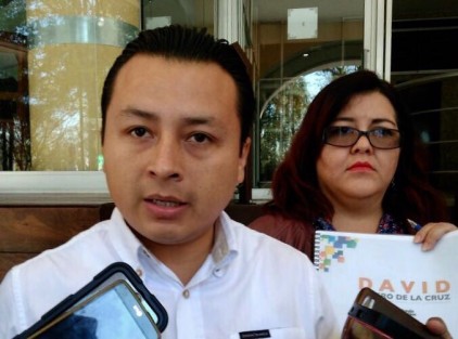 David Cerero de la Cruz, precandidato a la alcaldía de Emiliano Zapata por el PRD, hizo una denuncia pública contra el alcalde de Emiliano Zapata, Daniel Olmos, por amenazas. Cerero refiere que todo deriva de una denuncia pública realizada en noviembre pasado, porque Olmos García no se presentó a declarar por un faltante de 23 mdp de recursos  municipales.  