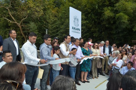 El alcalde Américo Zúñiga, en compañía del Gobernador Miguel Ángel Yunes y la rectora de la UV, Sara Ladrón de Guevara, inauguraron el Puente Juventud, que conecta a la Zona Universitaria con el Campus para la Cultura, las Artes y el Deporte de la UV.
 