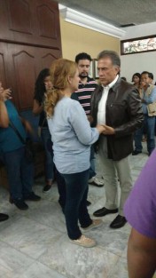 El gobernador Miguel Ánguel Yunes Linares acudió la noche del domingo a presentar sus condolencias a la familia de Ricardo Monlui, a quienes ofreció su apoyo, asegurando que su gobierno trabaja para que evitar estas circunstancias. 