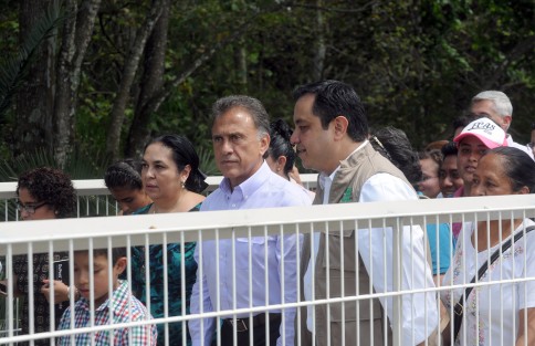 Miguel Ángel Yunes Linares reconoció el buen gobierno  del alcalde de Xalapa, Américo Yunes Linares, un gobierno honorable, que aplica bien el dinero, en lo que se debe aplicar, en beneficio de la ciudadanía, lo mismo que él hará, para lograr así, como Américo, el aplauso de la gente.  