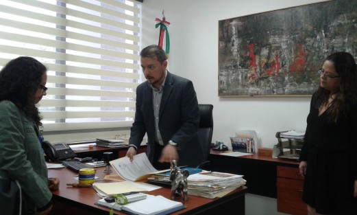 Integrantes del Frente Nacional de lucha por el Socialismo, acompañados por la diputada Daniela Griego Ceballos, entregaron en la Secretaría del Congreso, una propuesta de iniciativa de ley  General sobre desapariciones forzadas en México.  