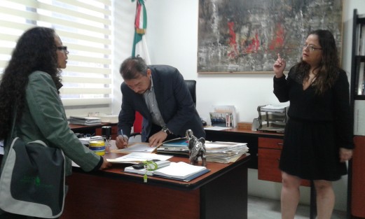 Integrantes del Frente Nacional de lucha por el Socialismo, acompañados por la diputada Daniela Griego Ceballos, entregaron en la Secretaría del Congreso, una propuesta de iniciativa de ley  General sobre desapariciones forzadas en México.  
