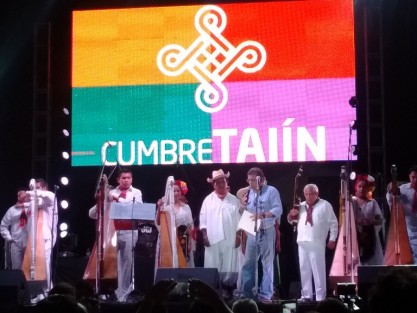 Con la presentación del grupo Tlen Huicani y sus veinte arpas, además de la presencia de los organizadores de la 17ª. Edición de Cumbre Tajín, se cerraron las actividades del Festival de la Identidad en el Nicho de la Música, de las instalaciones del Parque Temático TALKHISKUT, que registró durante sus conciertos excelentes entradas.