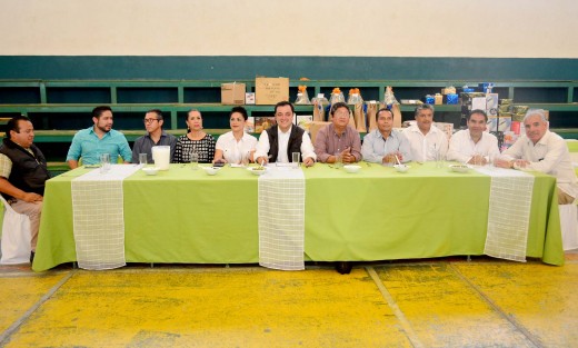 Xalapa conserva su esencial denominación de Ciudad de las Flores gracias al trabajo artesanal y al esmero de todos ustedes, expresó el alcalde Américo Zúñiga Martínez a personal operativo del Departamento de Parques, Jardines y Mejoramiento Ambiental, en la celebración por el Día del Jardinero y Arboricultor.