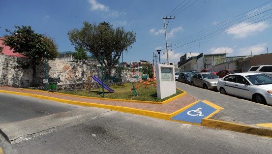 Totalmente renovada luce la <em>Plazuela Zaragoza</em>  un sitio que por muchos años permaneció abandonada ahora con juegos nuevos y alumbrado, es utilizada como sitio de descanso por los peatones. 