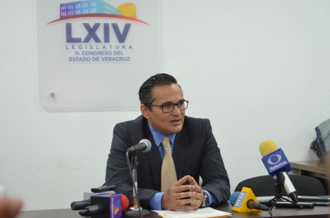 El Fiscal del estado, Jorge Winckler, en conferencia de prensa se disculpó públicamente por haber revelado información a los medios nacionales antes que a colectivos de personas que buscan a sus familiares. 
