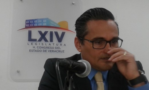 El fiscal Jorge Winckler se disculpó por las declaraciones que hizo en las que confirmaba sin sustento firme, que en la fosa de Alvarado se encontraba la familia queretana desaparecida hace meses. Esto fue por artículos personales localizados en el lugar, no fue su intención ofender a las familia y prometió que no volverá a suceder. 