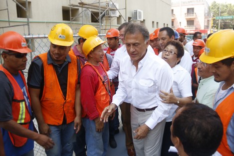 El gobernador de Veracruz, Miguel Ángel Yunes Linares, asistió a la reinauguración de la obra del Hospital Infanti en la ciudad de Veracruz.