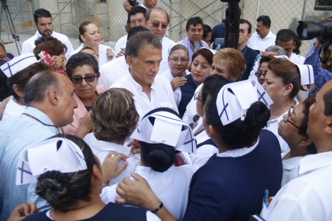 En total serán 375 millones de pesos lo invertido en las instalaciones del Hospital de Alta Especialidad y el Hospital Infantil, recurso recuperado que hoy está en la cuenta de los veracruzanos, expresó Miguel Ángel Yunes. 