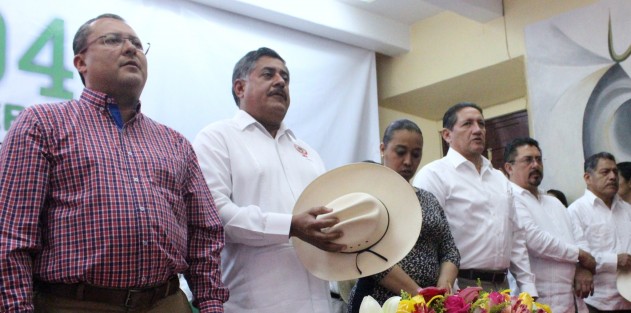 Cenecistas estuvieron de manteles largos para celebrar el 94 Aniversario de la Confederación Nacional Campesina, acudiendo los dirigentes priistas incluido el candidato a la alcaldía de Xalapa, Alejandro Montano. 