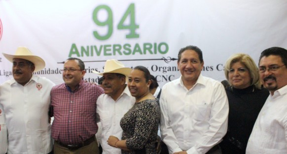Cenecistas estuvieron de manteles largos para celebrar el 94 Aniversario de la Confederación Nacional Campesina, acudiendo los dirigentes priistas incluido el candidato a la alcaldía de Xalapa, Alejandro Montano. 