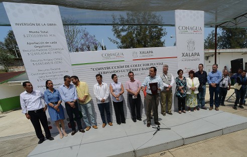El alcalde de Xalapa, Amérco Zúniga,  en compañía de el Senador José Yunes Zorrilla, autoridades municipales, de CAEV, CMAS y de la primaria Jesús Reyes Heroles,  inauguraron el Colector <em>Fernando Gutiérrez Bariro</em>, el cual constó en tres etapas.