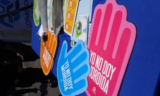 Empresarios de la COPARMEX Xalapa realizan una campaña en el centro de la ciudad contra la corrupcion, donde invitan a la ciudadanía a sumarse. 
