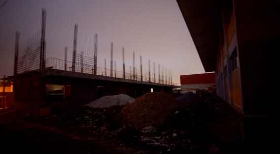 Por las noches el sitio se convierte en  potecial refugio de delincuentes, ya que no se ve vigilancia. 