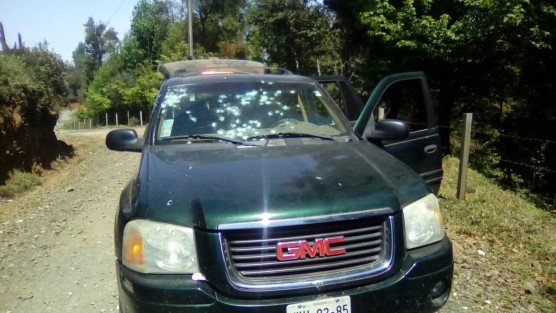 El vehículo donde viajaba Nazario Perea Aguilar, aspirante a la alcaldía de Chiconquiaco por el PVEM, fue baleado sobre la carretera La Parra a Paredes, la tarde de este domingo, resultando un número no informado de heridos, los cuales se encuentran fuera de peligro.  
 
