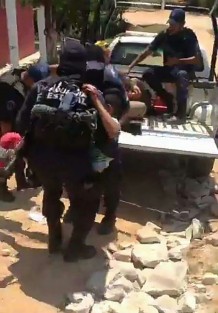 Un menor de edad resultó lesionado durante un tiroteo en la colonia México, municipio de Las Choapas; Al lugar arribaron elementos de la Policía Municipal y del Ejército Mexicano. 