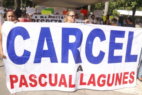 Esposas y familiares de los obreros agredidos y de los que perdieron la vida en el enfrentamiento entre los sindicatos de TAMSA, se manifestaron para exigir justicia e indenmización por parte de la empresa.  