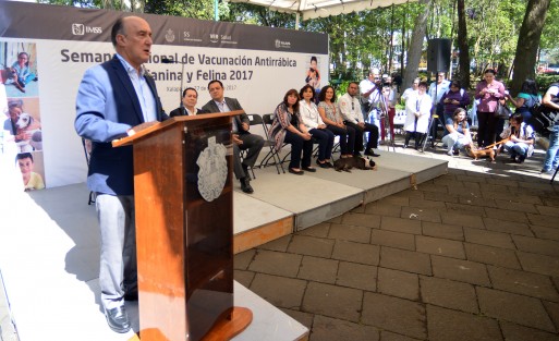 El secretario de Salud, Arturo Irán Suárez,  resaltó que la rabia está erradicada en Veracruz desde hace 20 años, por lo que es importante no bajar la guardia y acudir a vacunar a sus mascotas. Algunas de las nuevas mascotas, como los hurones, también deben ser vacunados, destacó. 
