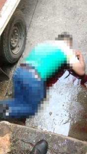  Un hombre identificado como Diego David A., de 32 años de edad y quien era conocido por  el alias de <em>El Cejas</em>, fue ejecutado la mañana de este martes, cuando se encontraba en las inmediaciones de la calle 7 entre avenidas 8 y 12, en el Mercado Revolución en Córdoba, Ver. 