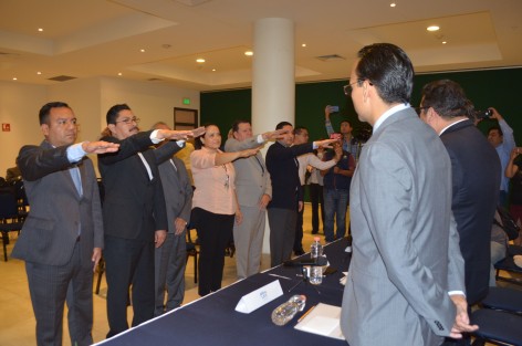 Diputados encabezados por Sergio Rodríguez, Juan Manuel Unanue y Rodrigo García Escalante, tomaron protesta al Comité Técnico Ciudadano para la auditoría  de la deuda pública del periodo 1998-2016. 