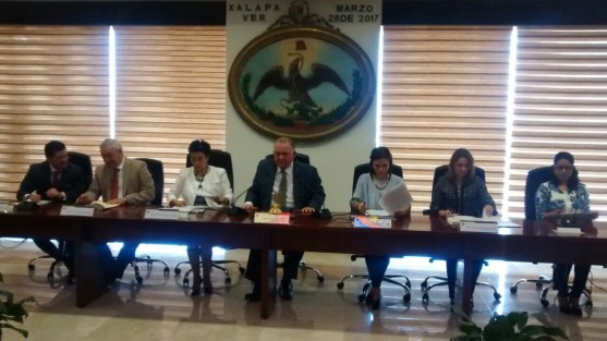 Magistrados del Tribunal Superior de Justicia del Estado sesionaron este martes, ahí el magistrado presidente, Edel Álvarez Peña, se dijo en desacuerdo con la decisión de un juez federal de otorgar un amparo a Diego Cruz, acusado de pederastia, sin embargo expresó que en las leyes no se está para compartir o no compartir, sino hacer respetar la ley. 