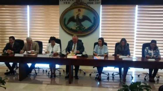 Magistrados del Tribunal Superior de Justicia del Estado sesionaron este martes, ahí el magistrado presidente, Edel Álvarez Peña, se dijo en desacuerdo con la decisión de un juez federal de otorgar un amparo a Diego Cruz, acusado de pederastia, sin embargo expresó que en las leyes no se está para compartir o no compartir, sino hacer respetar la ley. 