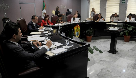 La Junta de Coordinación Política turnó el oficio de renuncia con carácter de irrevocable de Mireya Toto Gutiérrez al cargo de presidenta de la Comisión Ejecutiva de Atención Integral a Víctimas del Delito. También las renuncias de Mussio Cárdenas Arellano y Raúl Arróniz de la Huerta al cargo de comisionados de la Comisión Estatal de Atención y Protección de los Periodistas (CEAPP).
