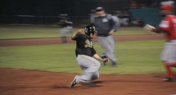 Grandes emociones se vivieron en el juego entre el Águila de Veracruz y Pericos de Puebla, el cual tuvo como marcador final 9 carreras a 9. 
