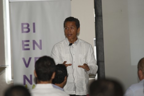 Aristóteles Núñez, extitular del Sistema de Administración Tributaria, SAT, ofreció una conferencia empresarial a los socios de CANACO, Veracruz, con motivo del desayuno mensual. 