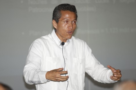 Aristóteles Núñez, extitular del Sistema de Administración Tributaria, SAT, ofreció una conferencia empresarial a los socios de CANACO, Veracruz, con motivo del desayuno mensual.  