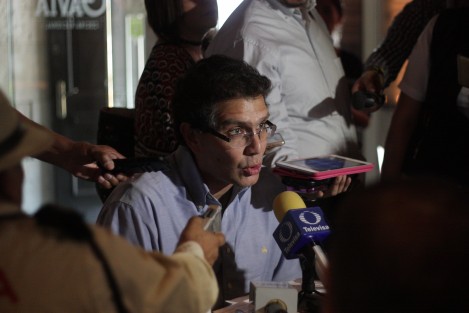 El senador independiente Armando Ríos Piter, habló sobre la situación que se enfrenta en materia de migración y repatriación de la población veracruzana, así como los puntos de alerta en materia de seguridad en Veracruz. El experredistas estuvo este miércoles en Xalapa. 