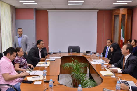 Diputados integrantes de la  Comisión de Hacienda del Estado en el Congreso Local y la titular de la Secretaría de Finanzas y Planeación del Gobierno de Veracruz de Ignacio de la Llave se reunieron este día para revisar la  propuesta de ajuste a la Ley de Ingresos y Presupuesto de Egresos para el ejercicio 2017. 