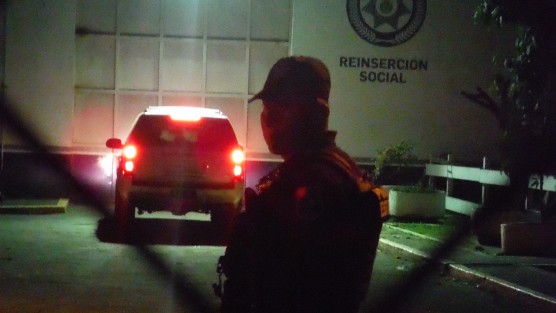 A las 2:11 am de este jueves, Mauricio N, ex secretario de Finanzas, ingresó al penal de Pacho Viejo, luego de salir de la sala de juicios orales número 2; estaría por lo menos un año en prisión como medida preventiva.