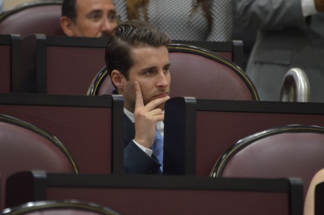 A nombre del PAN, el diputado Bingen Rementería Molina, señaló que con esta Ley se dará voz a las víctimas a través de la salvaguarda de sus derechos humanos y expresó que la Asamblea Consultiva estará constituida por nueve integrantes, tres representantes de colectivos de víctimas, tres de organizaciones de la sociedad civil y tres académicos, quienes serán electos por el Congreso del Estado.
