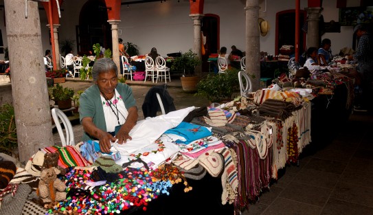 Como parte del Festival de Textiles, artesanos veracruzanos, de otros estados de la República y  de Perú estarán ofertando sus productos hasta el domingo 2 de abril en el Centro Recreativo Xalapeño. 