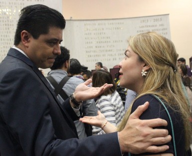 En representación del gobernador del estado, el secretario de Gobierno, Rogelio Franco, acudió a la entrega del Premio a la mujer 2017. 