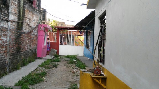 La mañana de este  sábado  un comerciante de hotdogs fue baleado en su propio domicilio del barrio  San Miguel, en Córdoba, al  que ingresó un desconocido impactándolo con dos balas que le quitaron la vida. Familiares de occiso dijeron  desconocer las causas del ataque.   