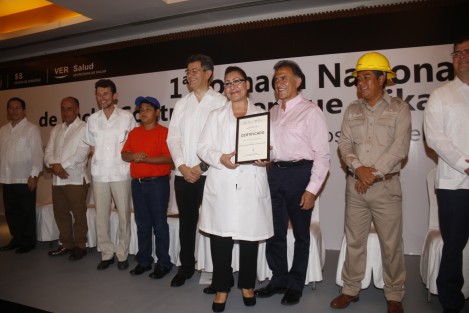 En el mismo evento se hizo entrega de certificados que certifican como espacios libres de criaderos, a instituciones,  así como entrega de reconocimientos al personal de Vectores por antigüedad. 