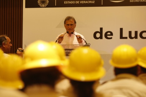 Durante el inicio de la Primera Jornada Nacional de Prevención del dengue, zika y chikungunya, el gobernador Miguel Ángel Yunes hizo referencia a los trabajos que se realizan en varios hospitales del estado, y nuevamente expresó su deseo de llegar al 90% de abasto en medicamentos.