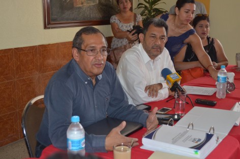 El diputado Amado Jesús Cruz Malpica, coordinador del grupo de MORENA en la LXIV Legislatura, expresó su desacuerdo con la propuesta enviada por el Ejecutivo del Estado notificando al Poder Legislativo que aplicará la Ley de Ingresos y el Presupuesto de Egresos para el ejercicio 2017 aprobada en diciembre pasado, a pesar de tener un déficit financiero y no estar alineado al Plan Veracruzano de Desarrollo. 