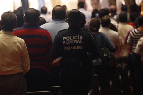El director general de Proximidad de la Gendarmería Nacional, Miguel Ángel Martínez Colunga, afirmó que los elementos de la corporación que operan en Veracruz no se quedarán, están sólo prestados.