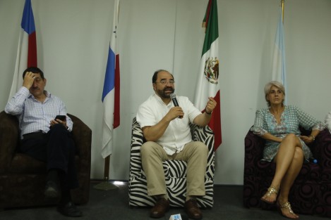 El Dr. Emilio Alvarez Icaza Longoria, ofreció en la ciudad de Veracruz, una rueda de prensa para presentar la propuesta ciudadana <em>Ahora, Construyendo Nuevas Alternativas Democráticas</em>.