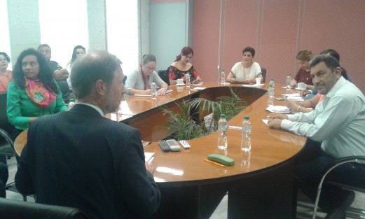 Diputados de la LXIV Legislatura del Congreso de Veracruz sostuvieron una reunión con Jan Jarab, representante en México de la Oficina del Alto Comisionado de las Naciones Unidas para los Derechos Humanos, que tuvo como propósito fortalecer el diálogo interinstitucional que permita impulsar acciones orientadas a la protección y promoción de los derechos humanos en la entidad.