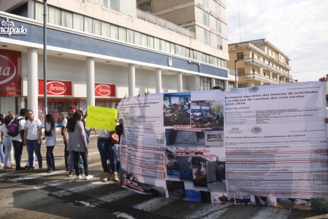 Aunque sus reclamos son añejos, lo curioso es que siendo un plantel del municipio de Boca del Río, se manifiesten en Veracruz. 