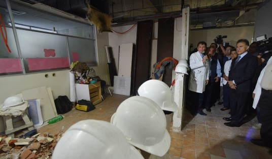 Este jueves se oficializó el arranque de Obra del Área de Pediatría del Centro de Alta Especialidad Dr. Rafael Lucio en Xalapa. El gobernador Miguel Ángel Yunes Linares en compañía del secretario de Salud, Irán Castillo, del director del CAE, Enrique López,  y del alcalde de Xalapa, Américo Zúñiga, recorrió el área de pediatría de ese nosocomio, la cual está siendo remodelada con una inversión de 75 mdp y se espera sea entregada para el mes de noviembre.