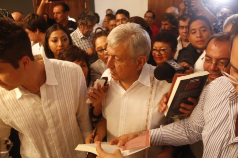 Cuestionado sobre el caso Odebrecht de corrupción internacional,  Andrés Manuel López Obrador dijo que la Procuraduría General de la República ha sido cómplice al no actuar, ya que en otros países hay exfuncionarios detenidos, mientras en México no.