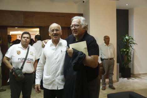 Al encuentro de Andrés Manuel López Obrador con empresarios, acudieron entre otros, Yolanda Gutiérrez Carlín y Rafael Arias Hernández. 