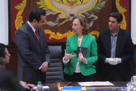 El alcalde Américo Zúñiga Martínez recibió en Palacio Municipal a la Directora del Archivo General de la Nación (AGN), María de las Mercedes de Vega Armijo, en su visita por la capital del estado.
